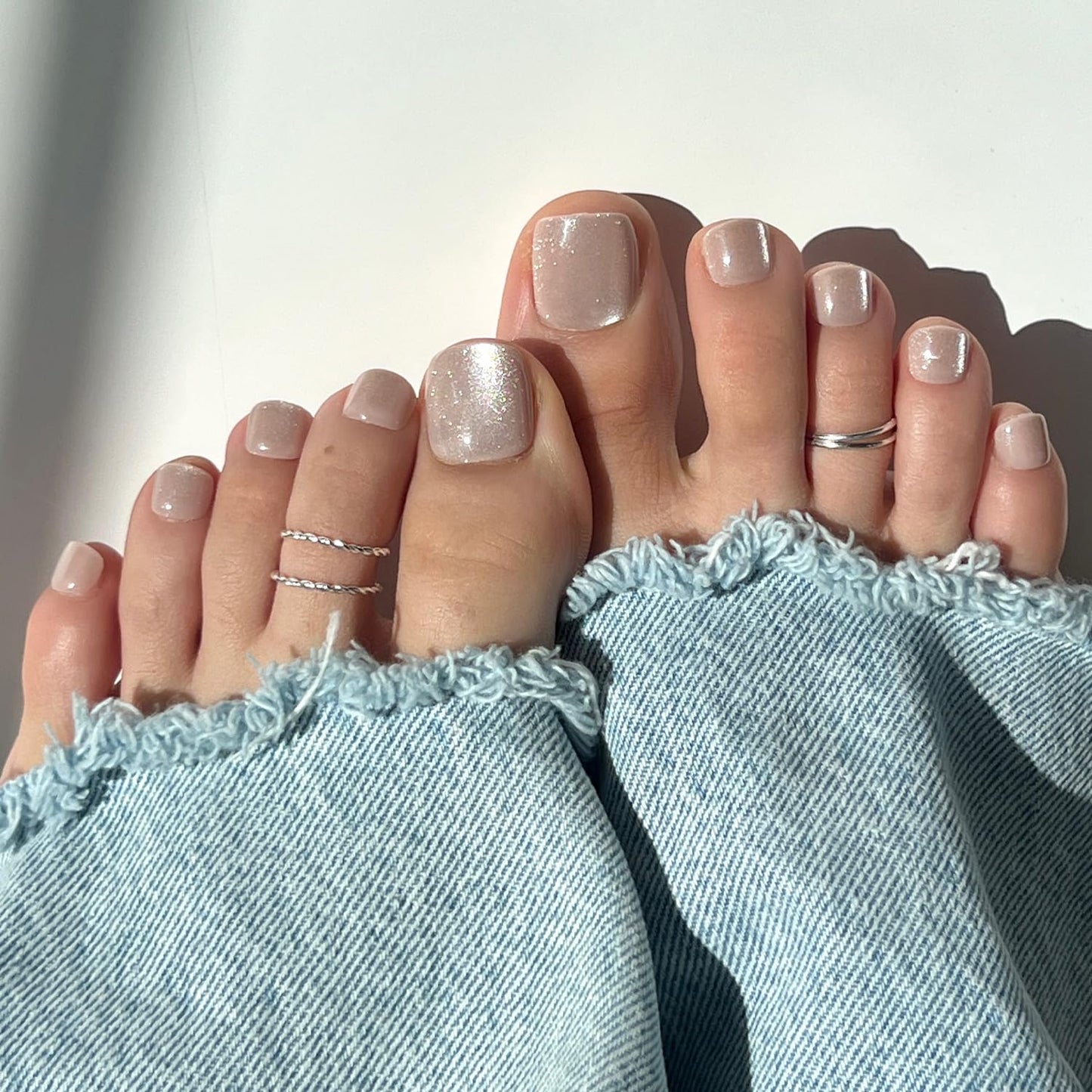 Glamnetic Press On Toenails - Classic White French Tip Fake Toe Nails | 16 Sizes, Glossy Finish, 32 Nail Kit with Glue