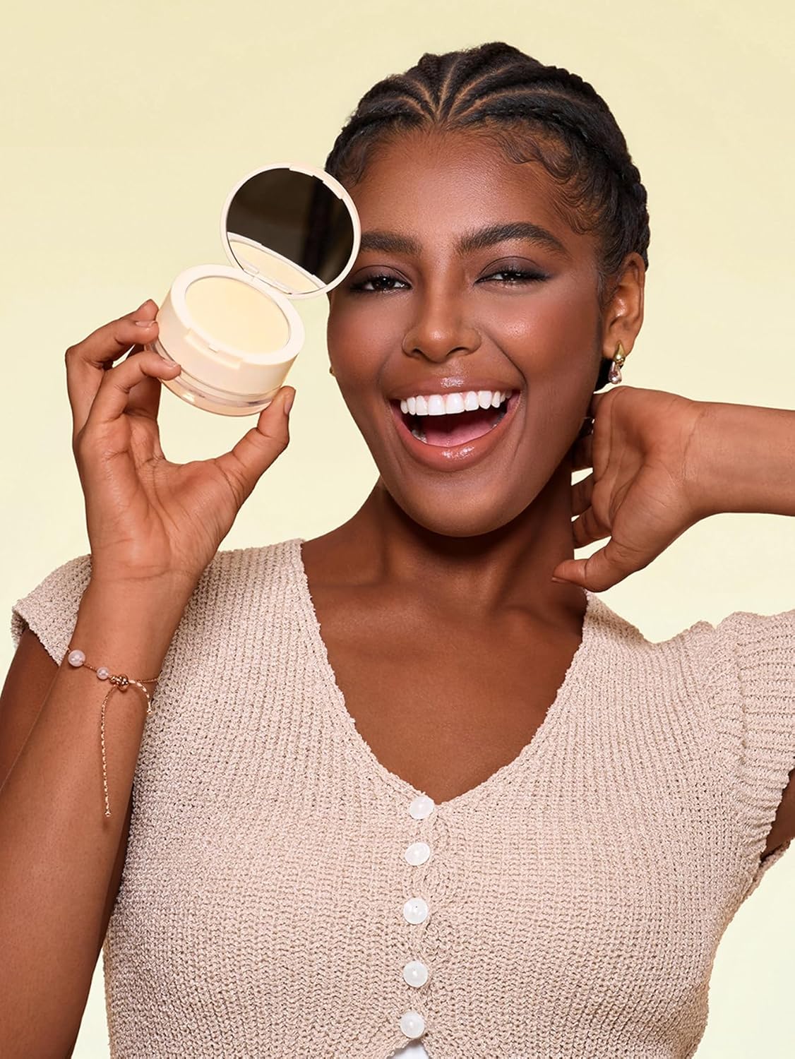 Ultra-Fine Blur & Lift Setting Powder Duo - Banana Shade | Perfect for Flawless Makeup Finish