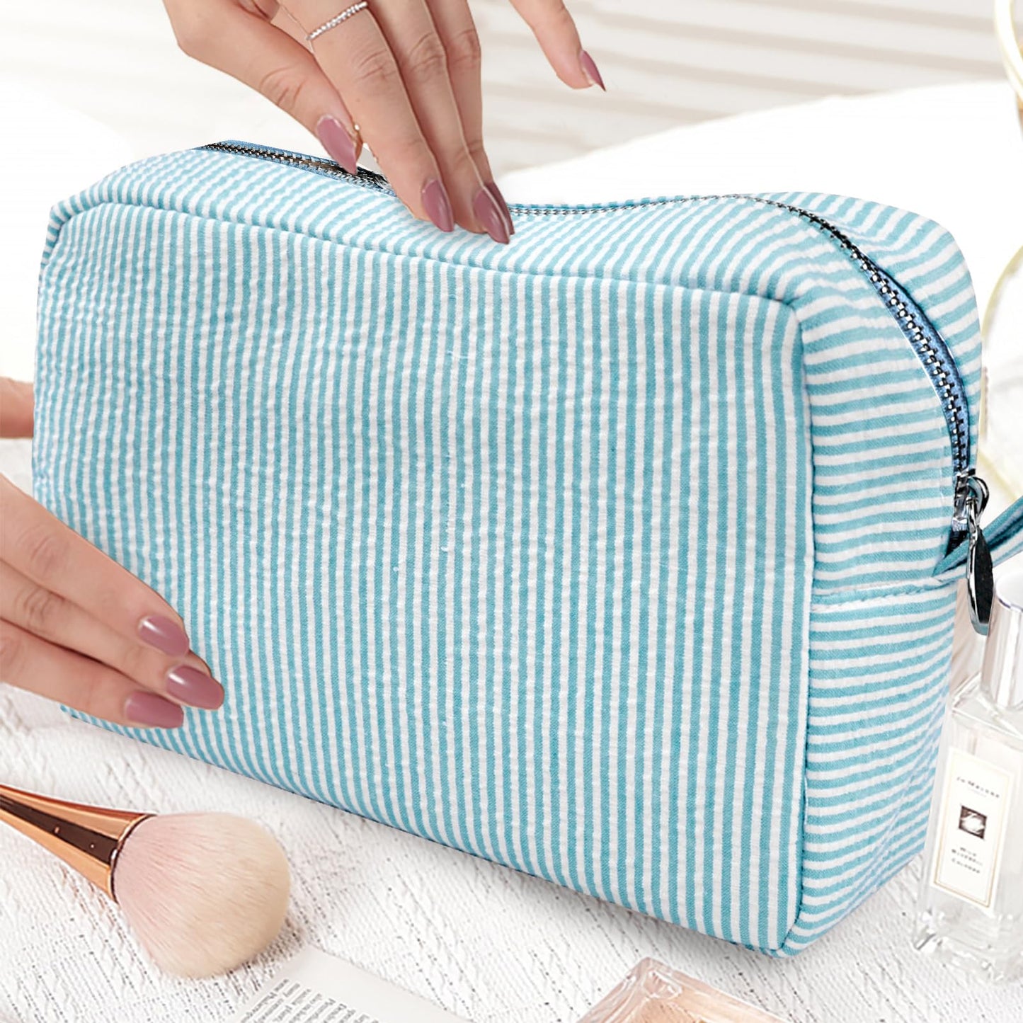 GFU Makeup Bag for Women, Cute Cosmetic Bag, Lightweight Toiletry Make up Bag, Large Seersucker Aesthetic Organizer Storage Pouch for Girls, Women and Moms Gifts, Lightblue