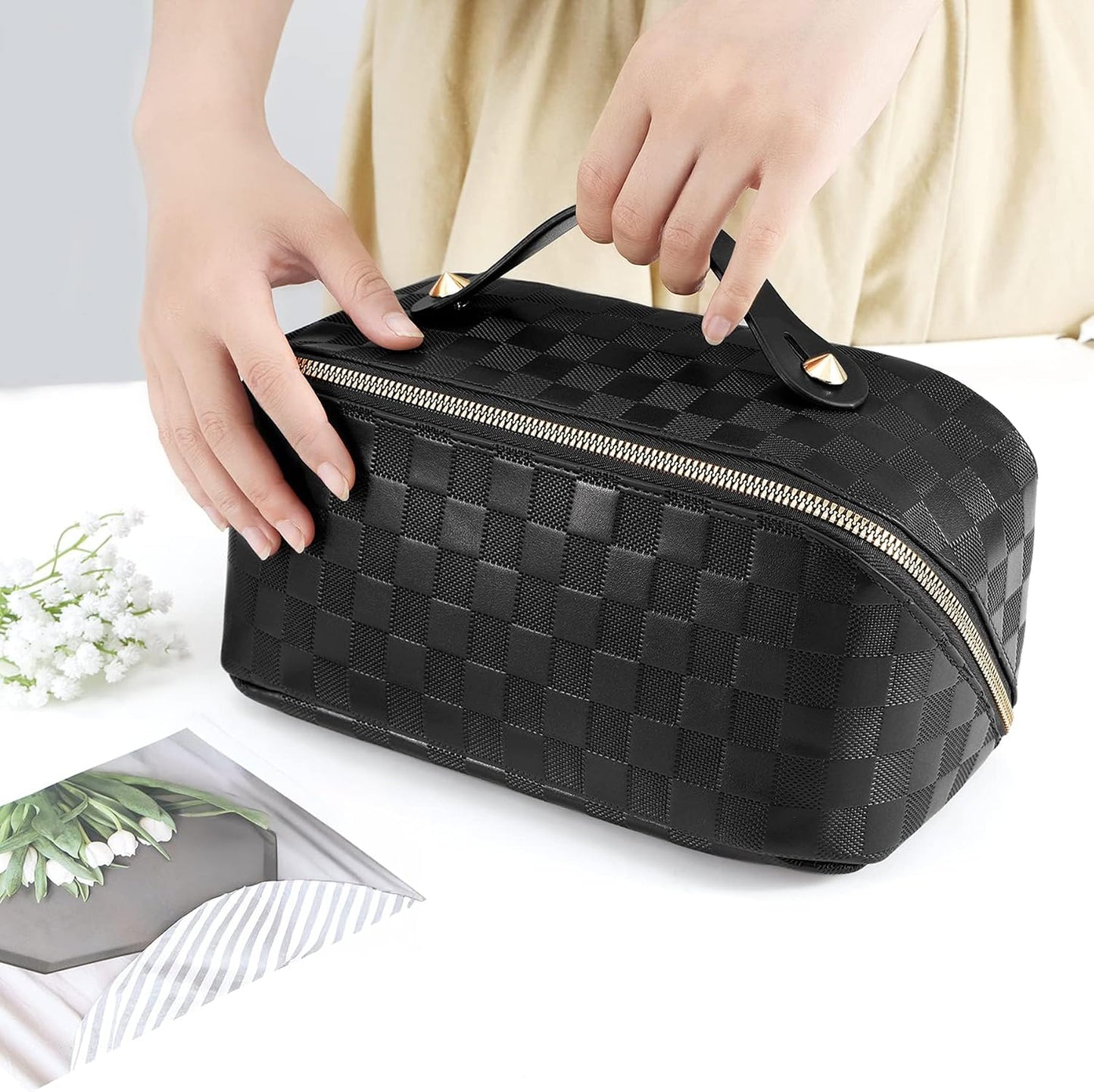 Large Capacity Travel Cosmetic Bag - Waterproof PU Leather Makeup Organizer with Dividers | Stylish Checkered Design