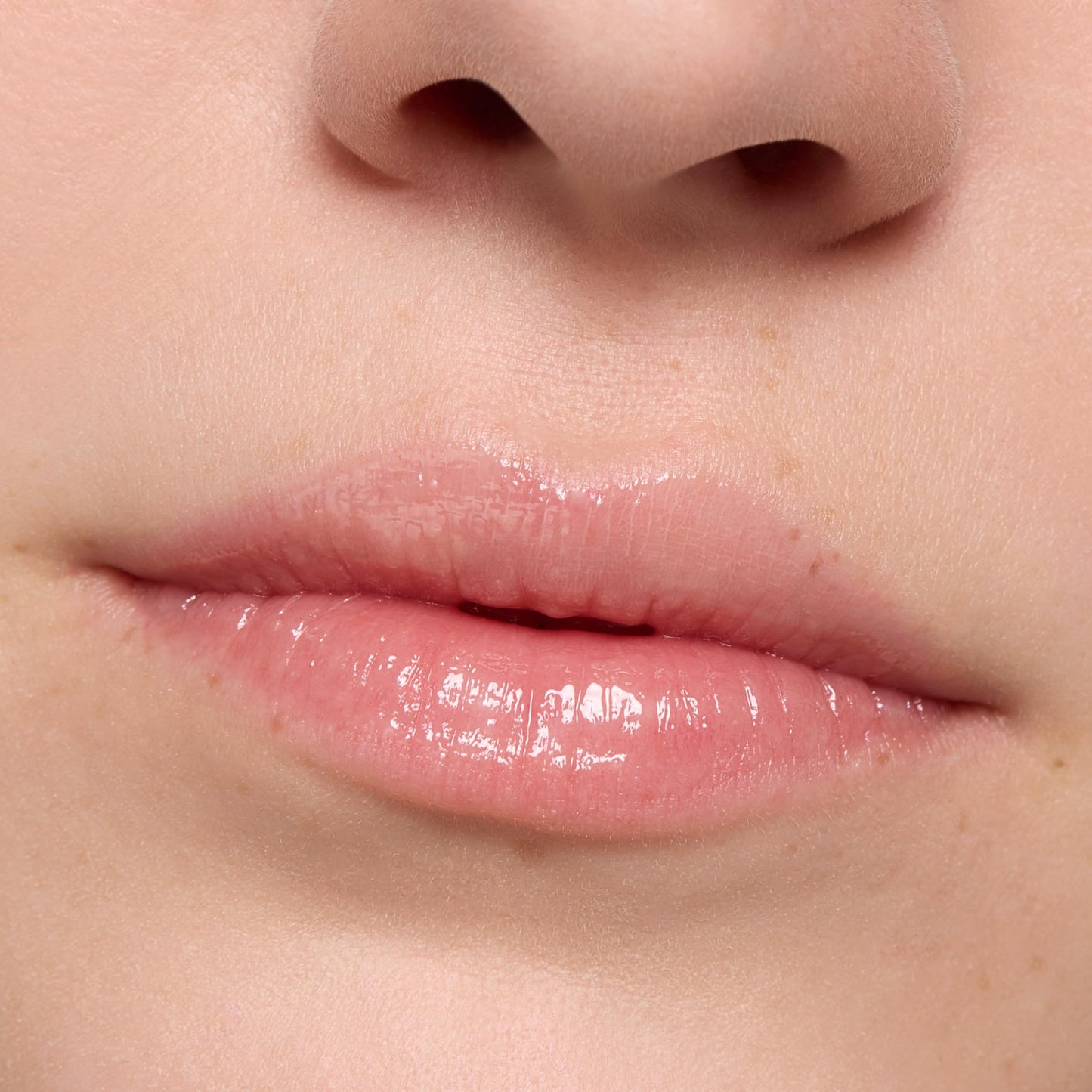 essence | The Super Peptide Glossy Lip Treatment | Hydrating, Nourishing and Non-Sticky | Vegan, Gluten Free and Cruelty Free