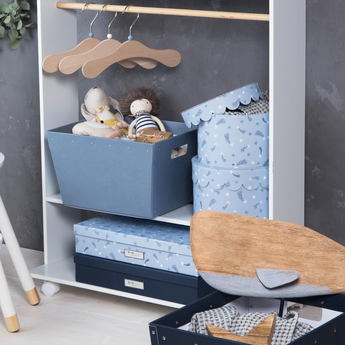 Bigso Sverker Fiberboard Legal and Art Storage Box | Scrapbook Storage Box for Loose Papers and More | Durable Document Boxes with Lid and Metal Label Holder | 17.1’’ x 12.2’’ x 3.3’’ | Blue