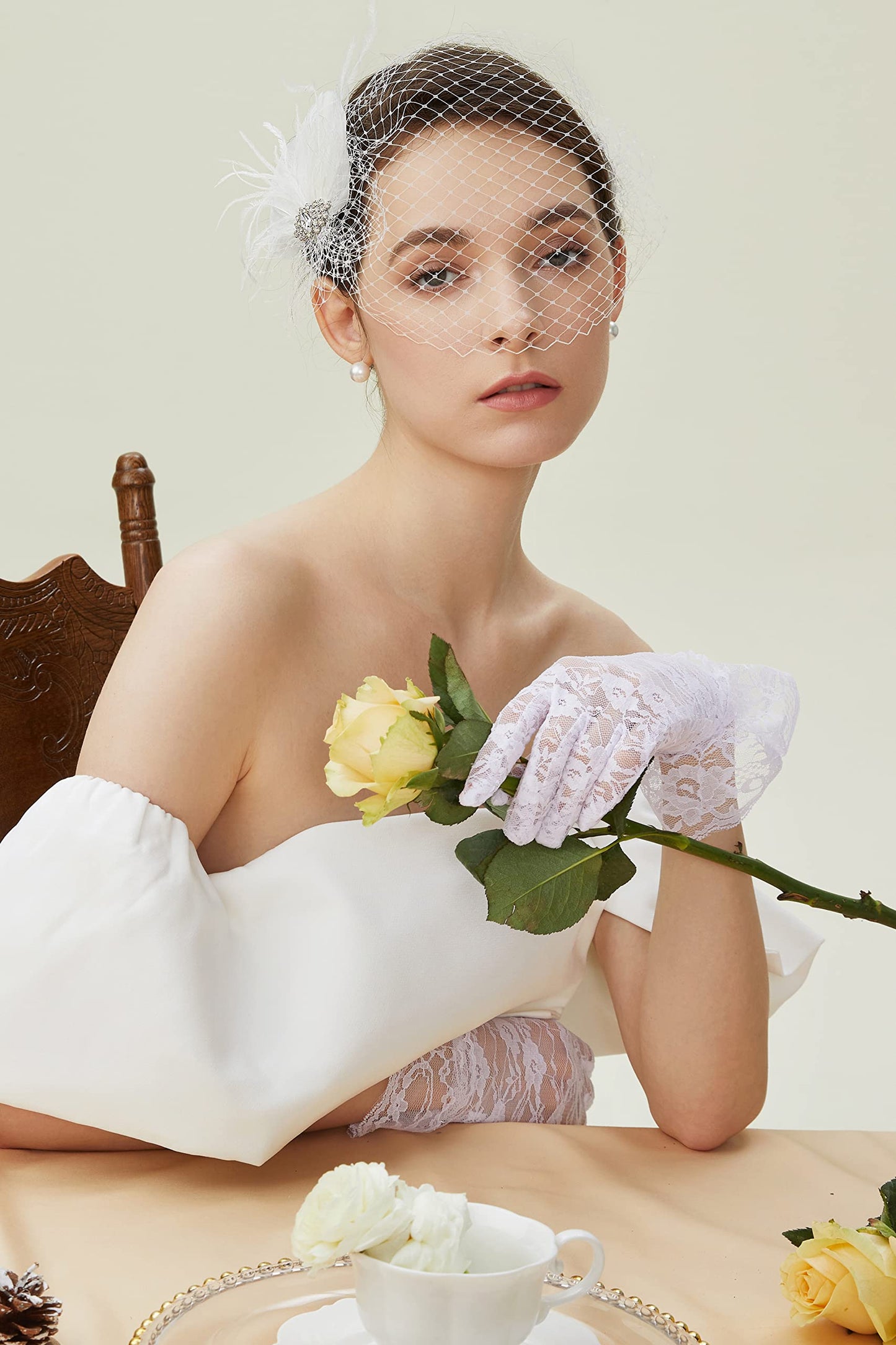 BABEYOND Veil Fascinator Hat for Women Feather Fascinators Hair Clip with Removable Veil Tea Party Hat Bridal Wedding White