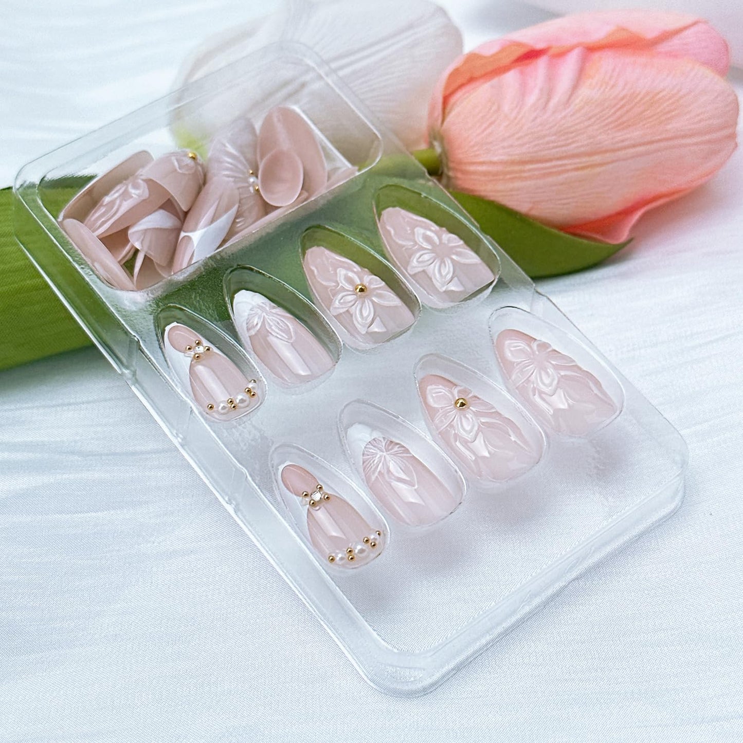 24Pcs White French Tip Press on Nails Medium Almond Fake Nails with Seashell Designs 3D Flower Acrylic Nails Gold Rhinestones Stick on Nail Summer False Nail Cute Ribbon Glue on Nails for Women
