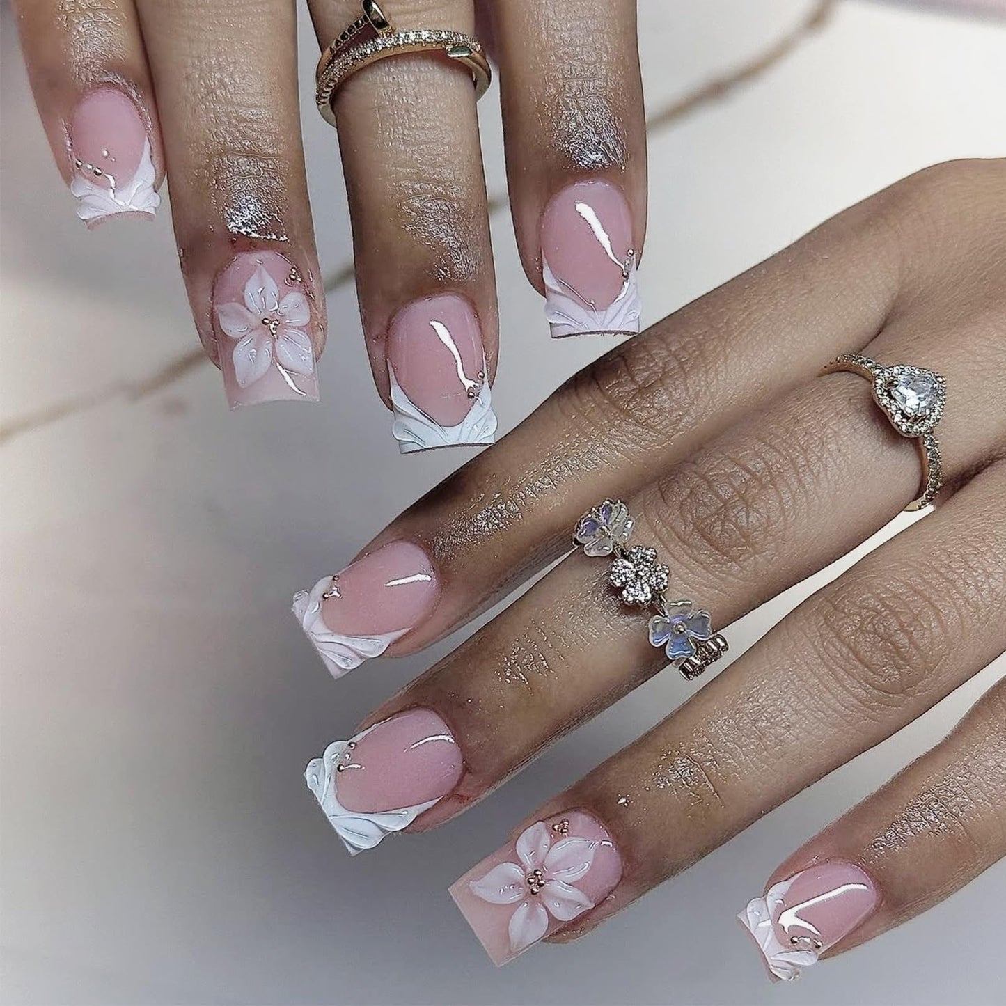 White French Tip Press on Nails Short Square Fake Nails with 3D Flower & Rhinestone Design Nude Pink Glossy False Nails Reusable Acrylic Glue on Nails for Women Daily Stick on Nails 24Pcs