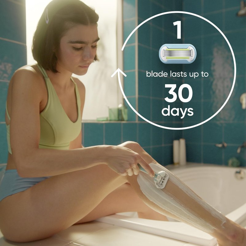Gillette Venus Extra Smooth 4 count, plus Gillette Venus Extra Smooth Sensitive 2 count, 5-Bladed Women's Razor Blade Refills