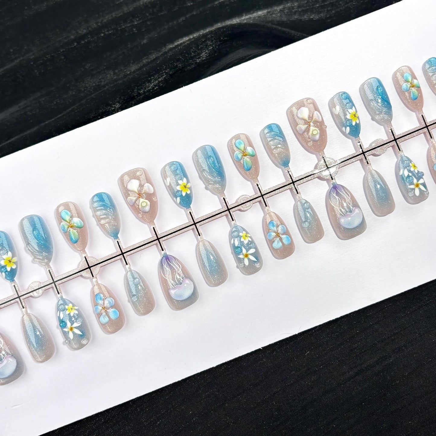 30pcs Summer Press on Nails Short Almond Fake Nails with 3D Jellyfish Floral Glitter Design Ocean Beach False Nails Cute Flower Artificial Nails Full Cover Stick on Nails for Women Nail Decorations