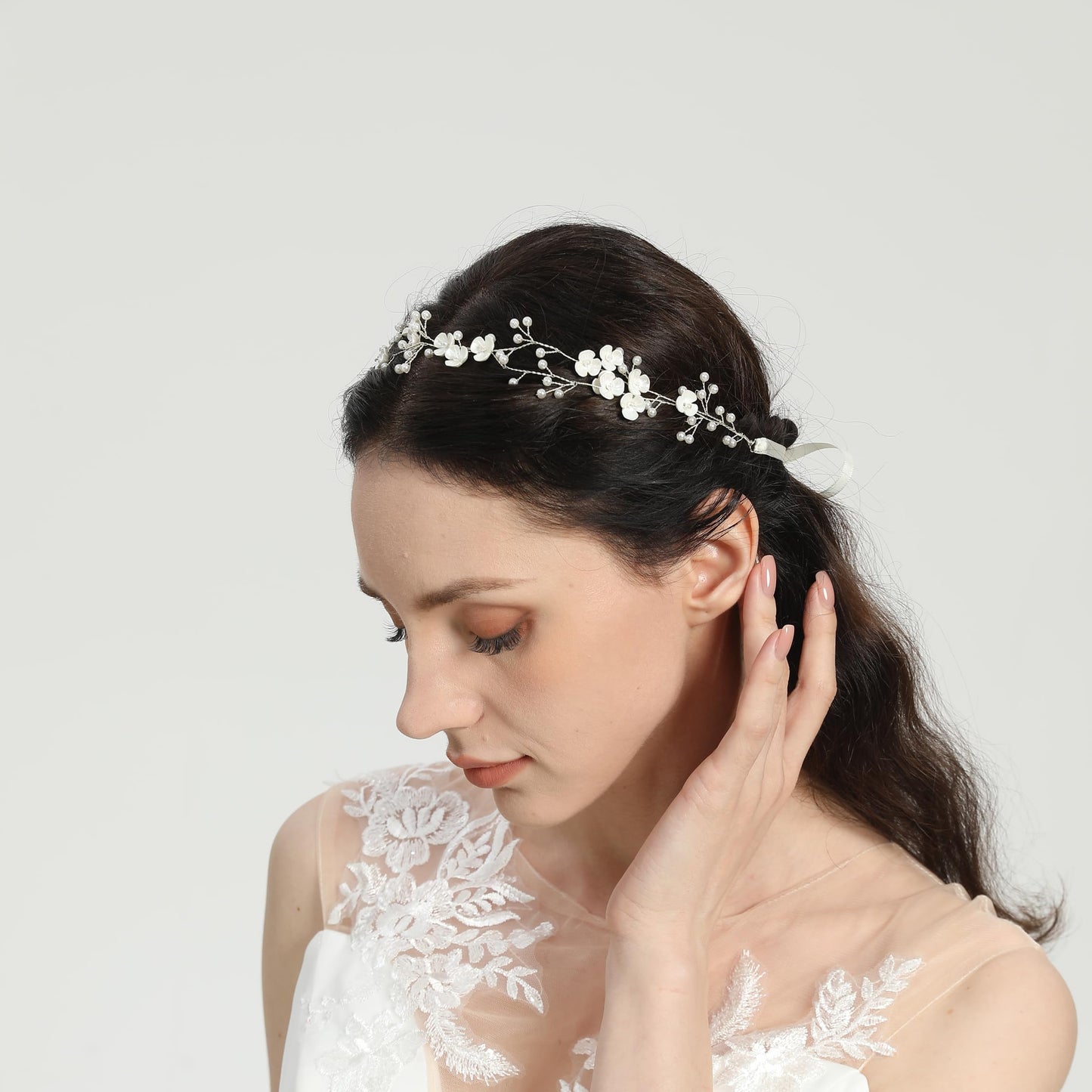 527&huan White Flowers Pearls Bridal Headband, Handmade Silver Wire Woven Wedding Hair Vine with Satin Ribbon, Lightweight Wedding Hair Accessory for Bride Flower Girl Bridesmaid Prom Pageant