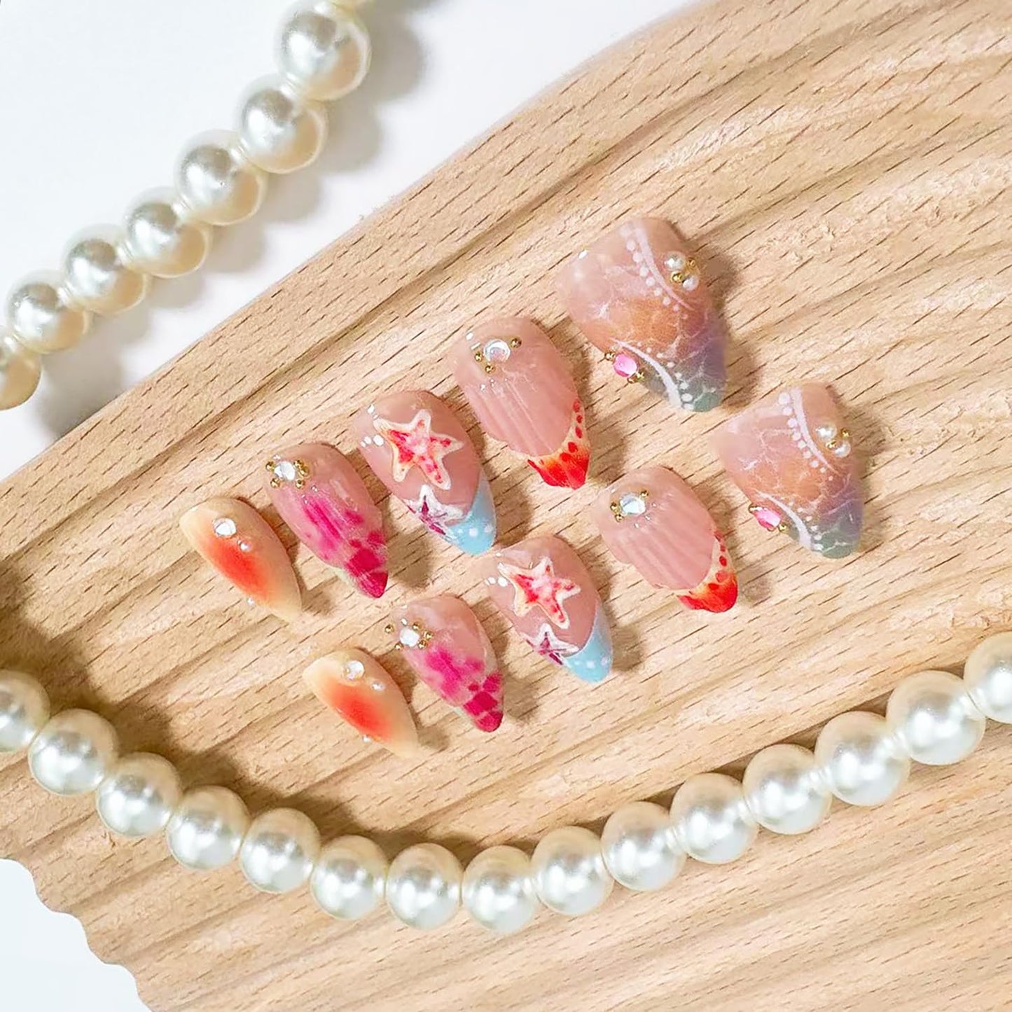 30Pcs Summer Beach Press on Nails Short Almond Fake Nails with 3D Seashell Designs Cute Starfish Acrylic Nails Gems Rhinestones Glue on Nails Ocean False Nails French Tip Stick on Nails for Women