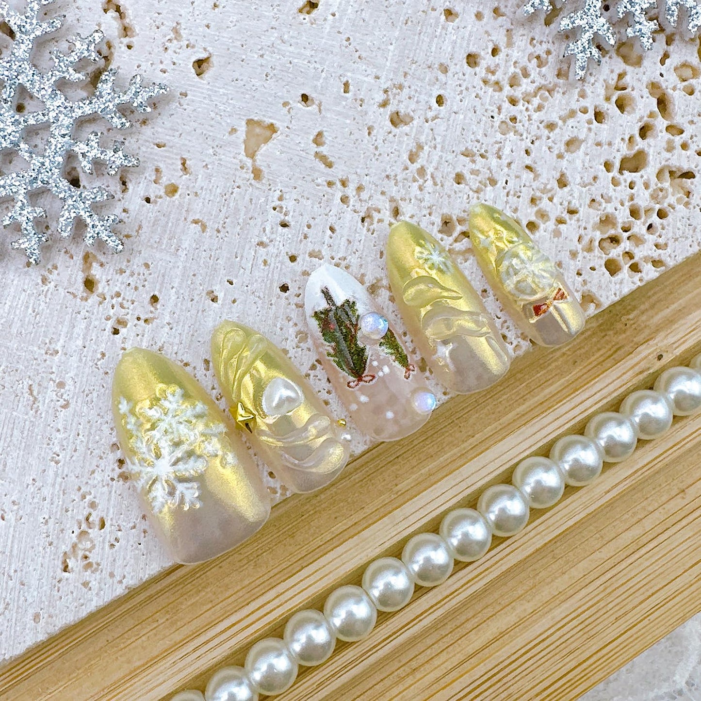 Christmas Press-On Nails - 30 Pcs Medium Almond Acrylic Nails with 3D Star & Pearl Designs | Winter Green Full Cover