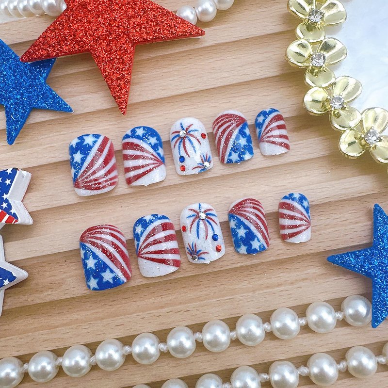 24Pcs 4th of July Press on Nails Short Square Fake Nails with Red Blue White Diamond Independence Day False Nails Patriotic Acrylic Nail Kit Shiny American Flag Full Cover Glue on Nails for Women