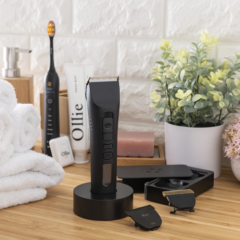 Brio Beardscape V1 Beard Trimmer for Men Professional with Low Friction Ceramic Blade, Cordless Professional Hair Trimmer for Barbers with 4 Hrs of Long Battery Timing, Ideal for Beard & Body (Black)