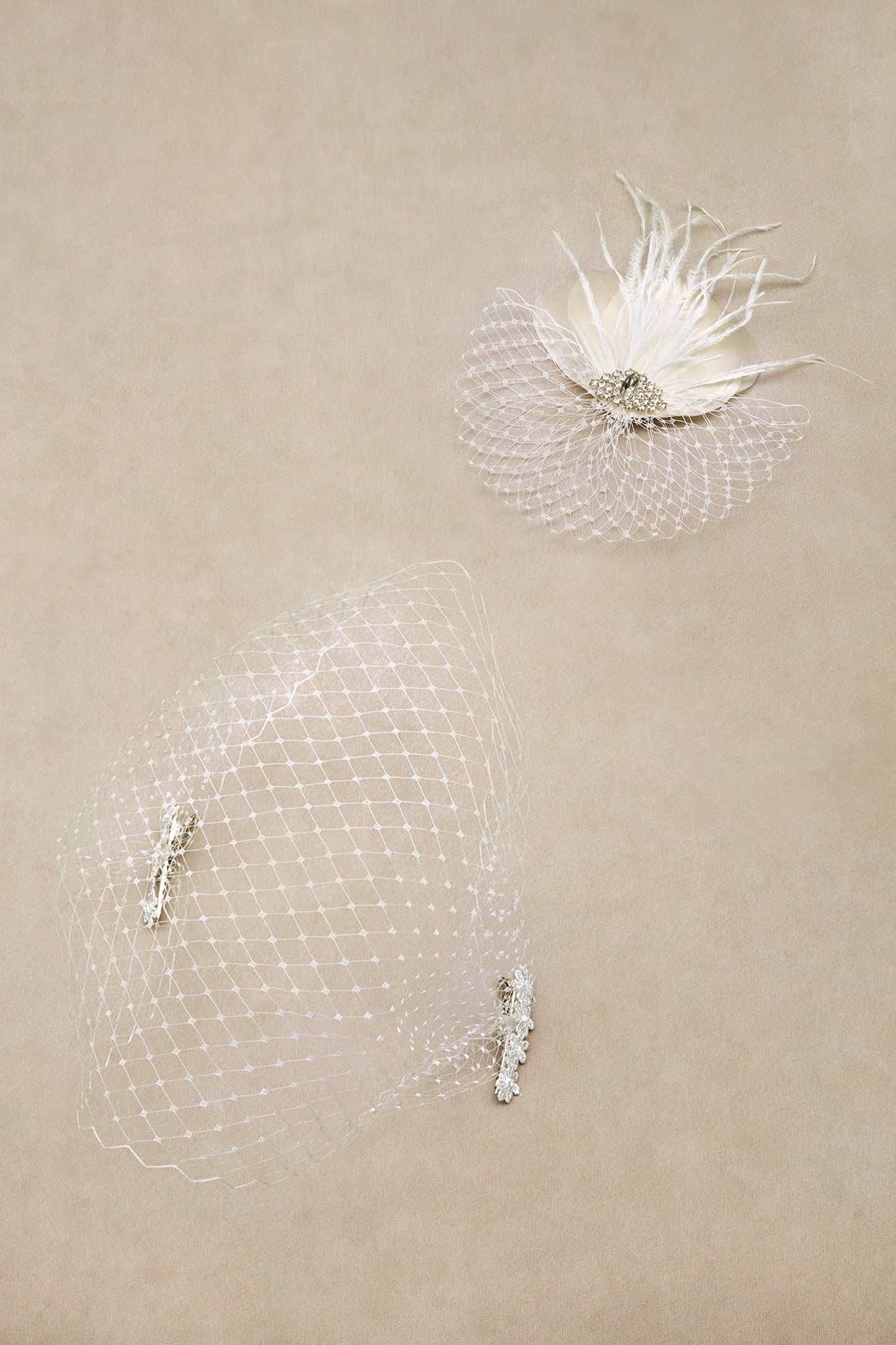 BABEYOND Veil Fascinator Hat for Women Feather Fascinators Hair Clip with Removable Veil Tea Party Hat Bridal Wedding White
