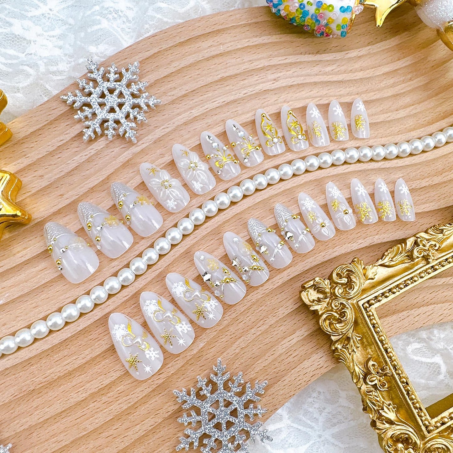 24Pcs Christmas Press on Nails Medium Almond Fake Nails with Heart Star Diamond Designs 3D Winter Flower Acrylic Nail New Year Gold Snowflake False Nails Xmas Full Cover Glue on Nails for Women