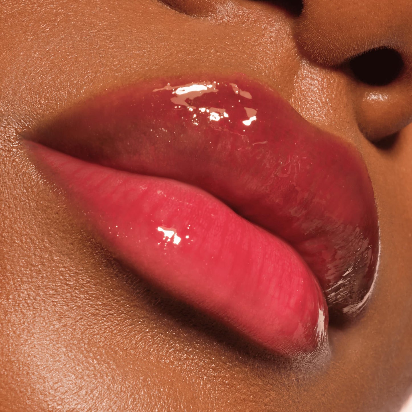 Catrice Colour Cushion Juicy Lip Oil | High-Shine, Non-Sticky Gloss with Nourishing Oils | Cushion Applicator & Twist-Up Pen | Vegan & Cruelty Free (040 | Crimson Crush)