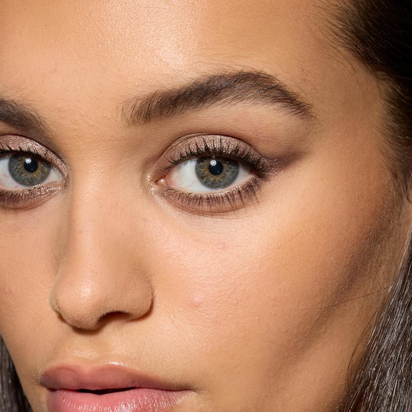 L'Oreal Paris Le Shadow Stick Eyeshadow - Blendable, Smudge-Resistant Cream in 250 Celestial Taupe