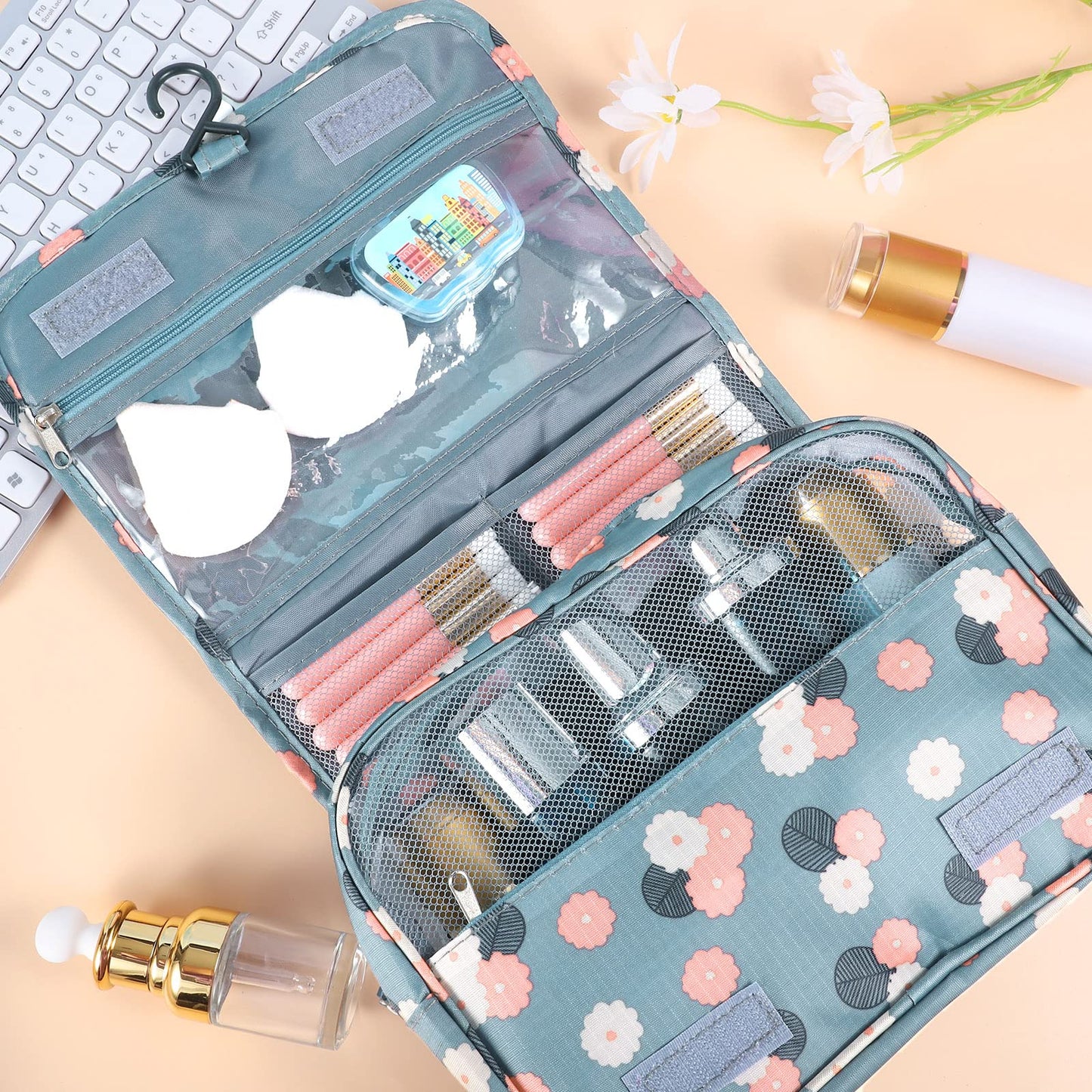 Pengxiaomei Hanging Toiletry Bag, White & Pink Little Flowers Waterproof Cosmetic Bag Portable Travel Makeup Pouch Wash Bag with Handle for Woman Teen Girl Gifts