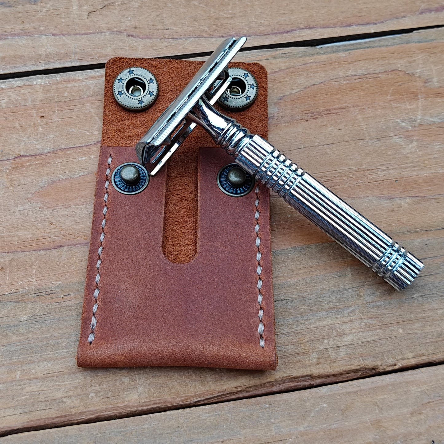 MEEBOY Handmade Leather Safety Razor Cover, Double Edge Head Case, Travel Protection Accessory (Brown)