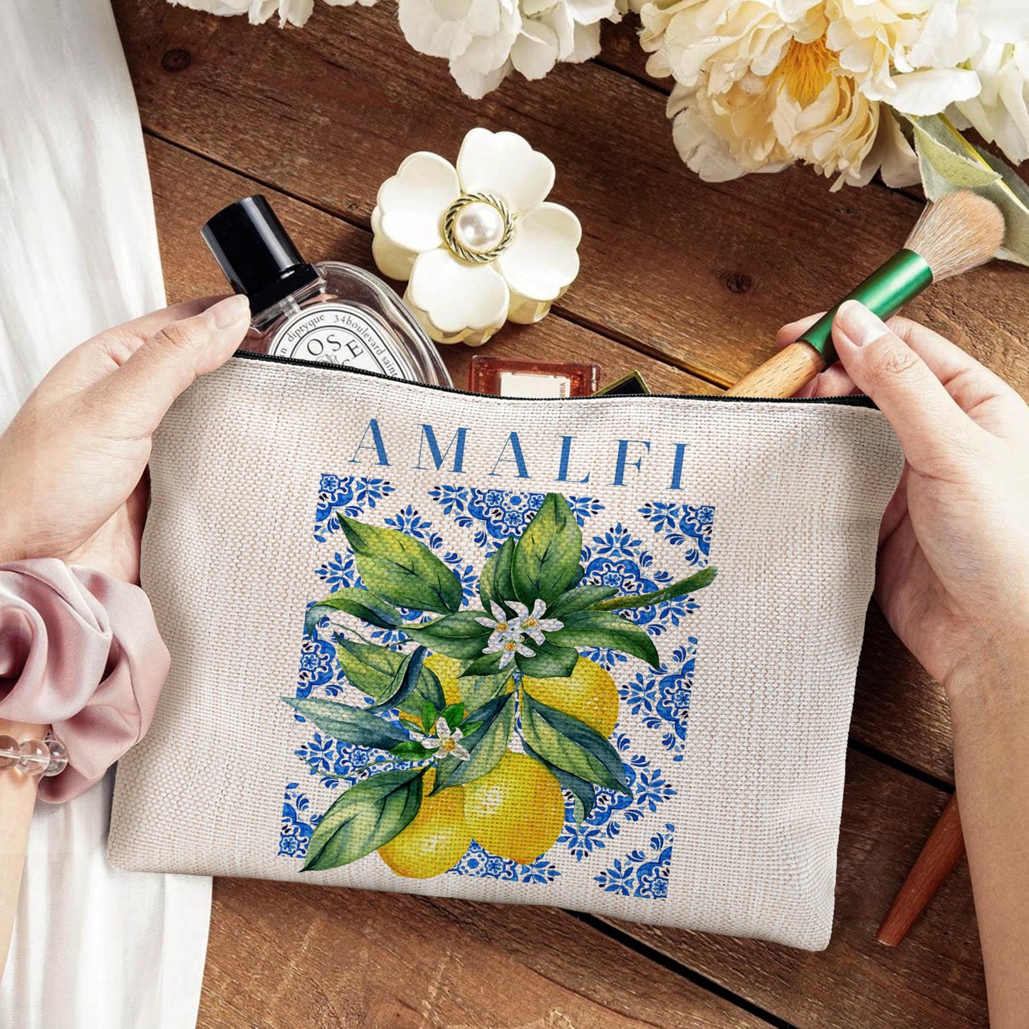 Yomisex Italian Amalfi Coast Lemon Makeup Bag, Blue and White Floral Cosmetic Bags Toiletry Bag for Women, Italian Themed Gifts, Mediterranean Tiles Lemon Tree Makeup Pouch